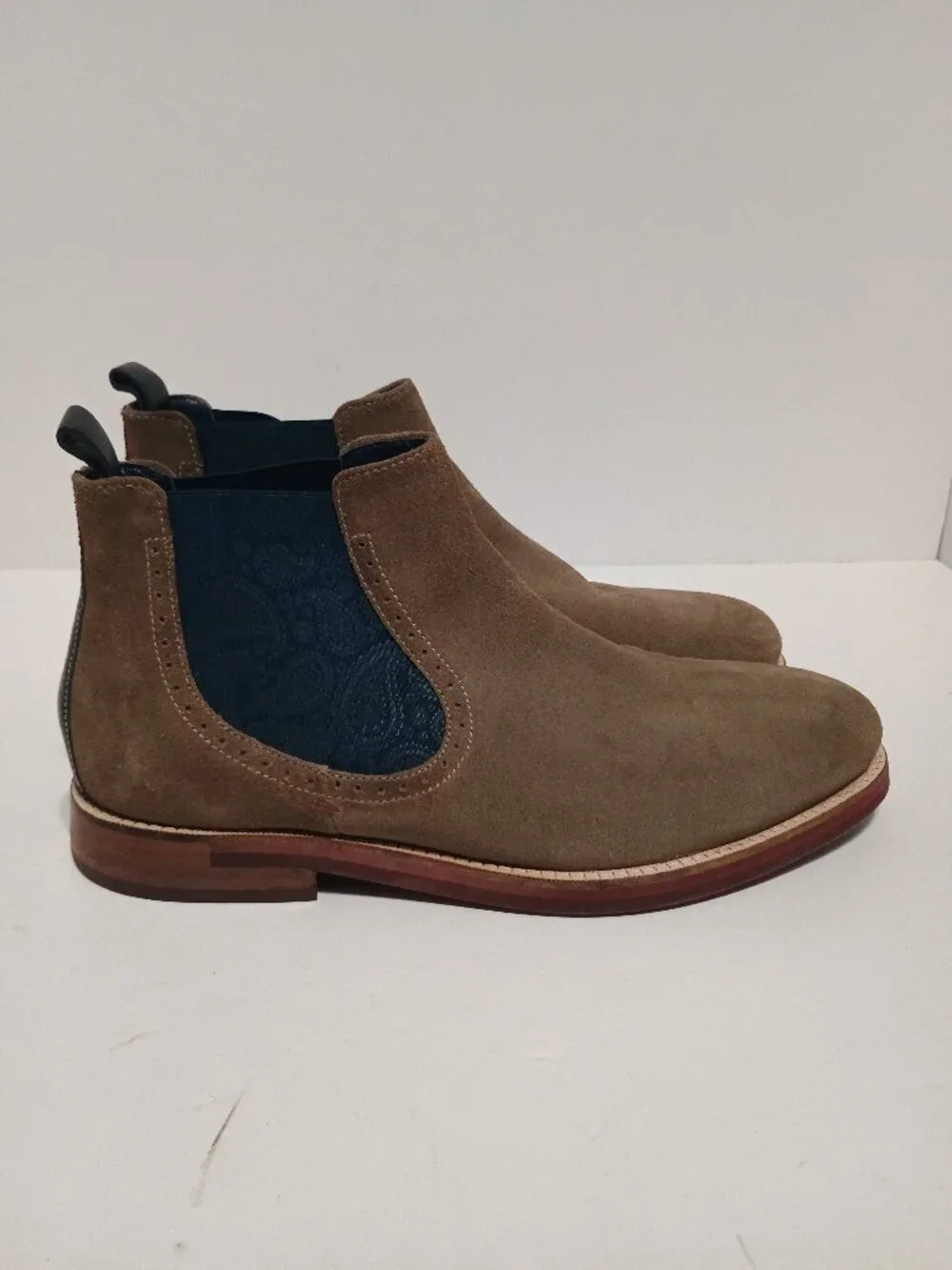 Ted Baker London Secaint Taupe Suede Chelsea Ankle Boots Men’s 9.5 US 42.5 EU